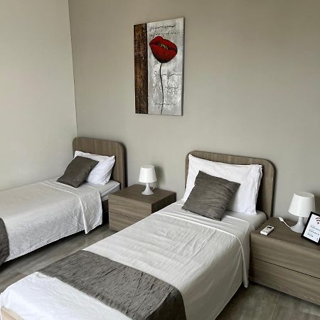 F10 Modern And Bright Apartment In Malta Мсида Екстериор снимка