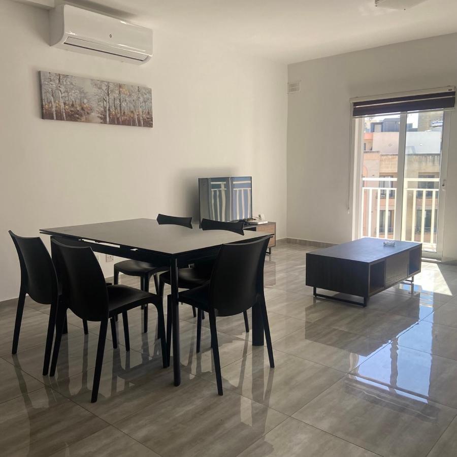 F10 Modern And Bright Apartment In Malta Мсида Екстериор снимка